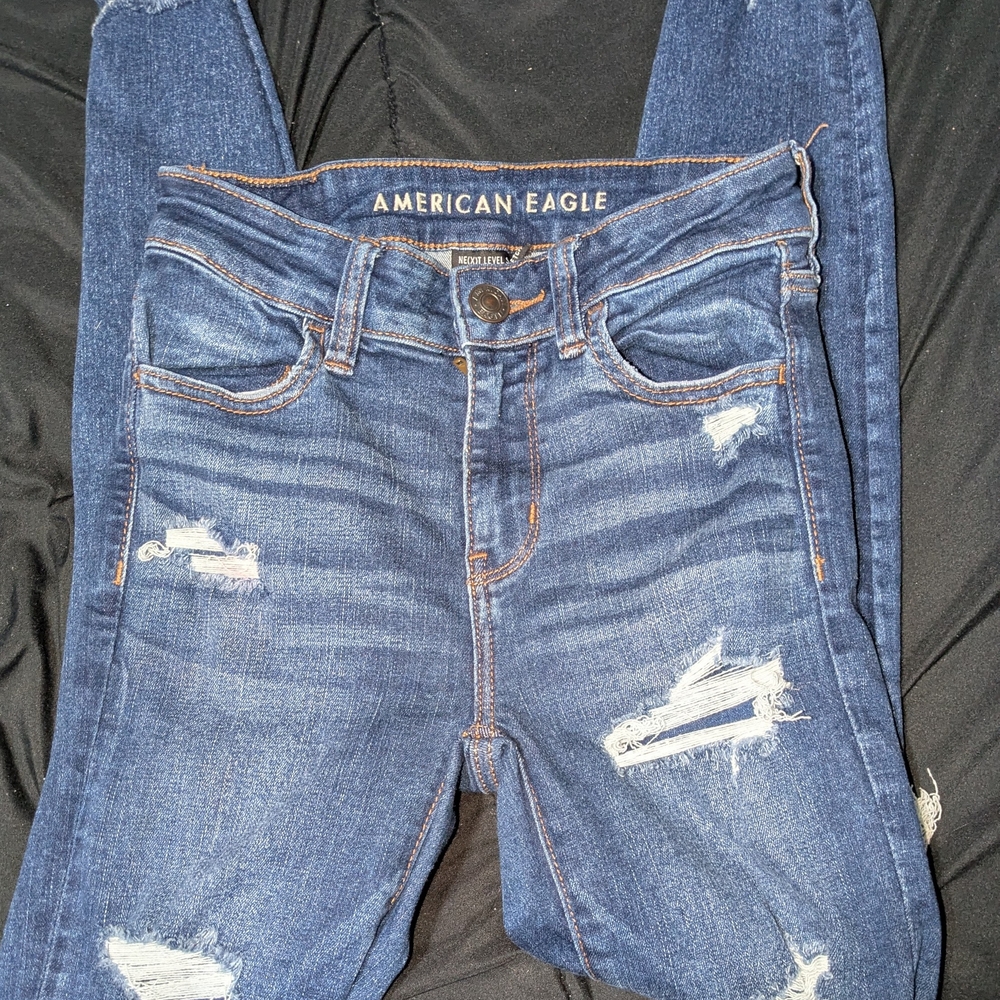 American Eagle Outfitters Women's Distressed Blue Jeans